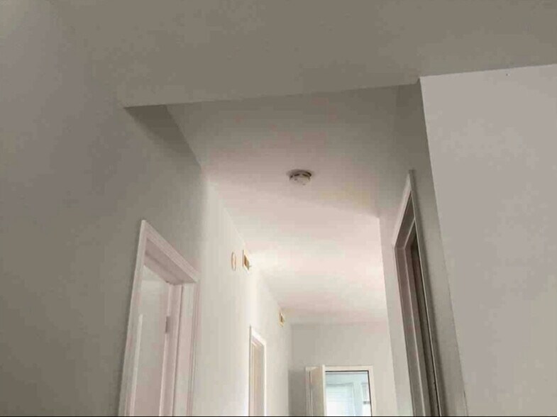 Building Photo - 8423 S Muskegon Ave