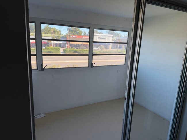 Building Photo - 1113 Lake Terrace