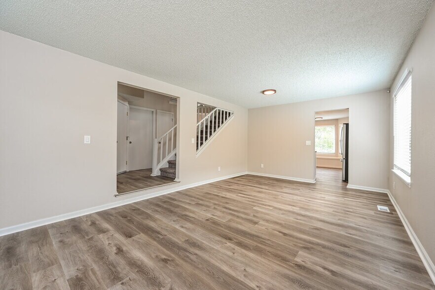 Building Photo - 7572 Dawn Dr