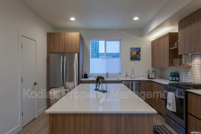 Building Photo - 1541 E Talo Ct