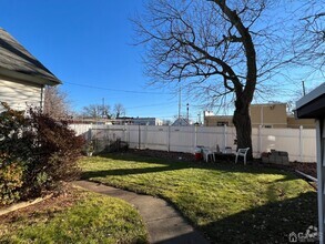 Building Photo - 109 S 10th Ave