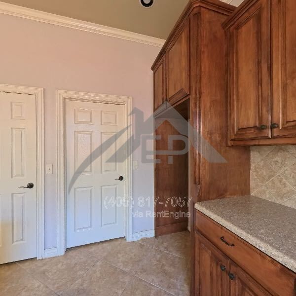 Building Photo - 3216 Songwood Dr