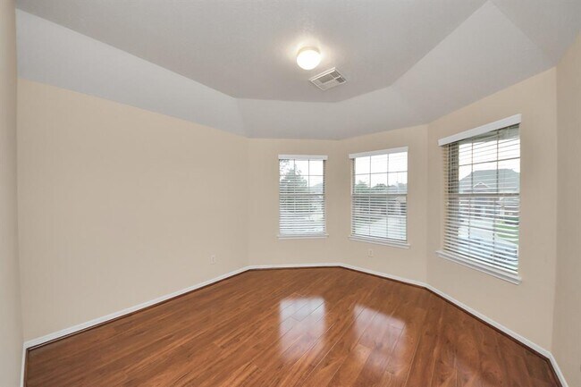 Building Photo - 930 Allisa St