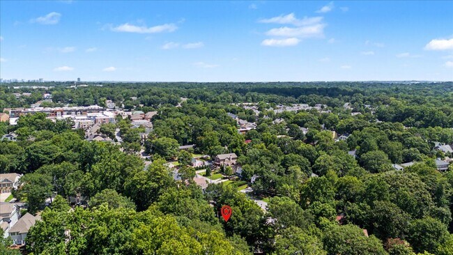 Building Photo - 2430 Coosawattee Dr NE