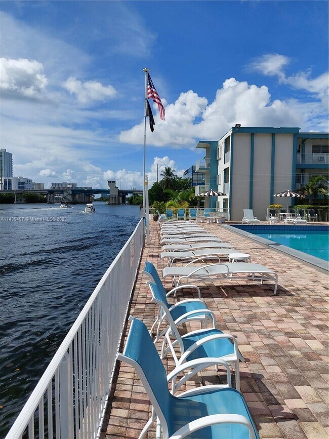 Building Photo - 3922 NE 166th St