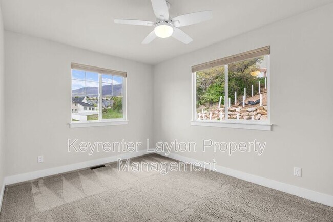 Building Photo - 1432 E Daylily Ct