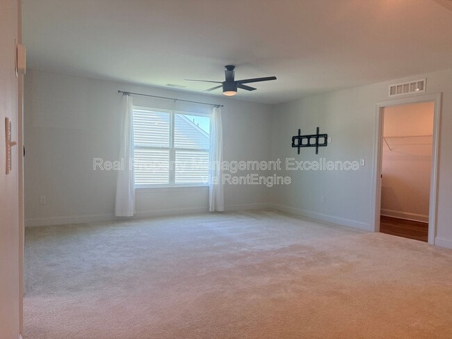 Building Photo - 16 Clear Creek Cir