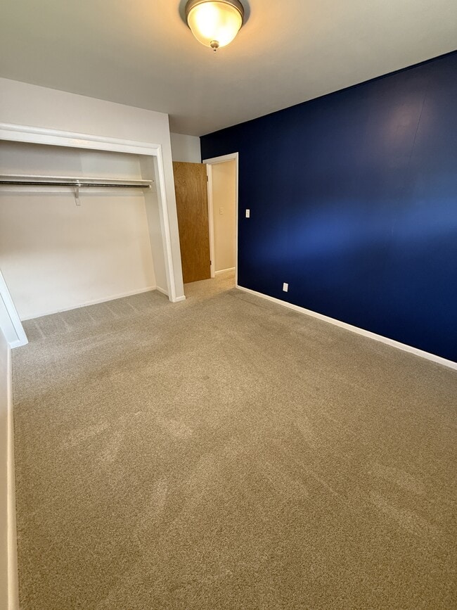 Building Photo - 3201 7th Ave S