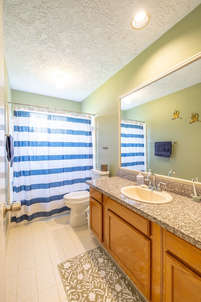 Building Photo - 421 Indianmeadow Dr