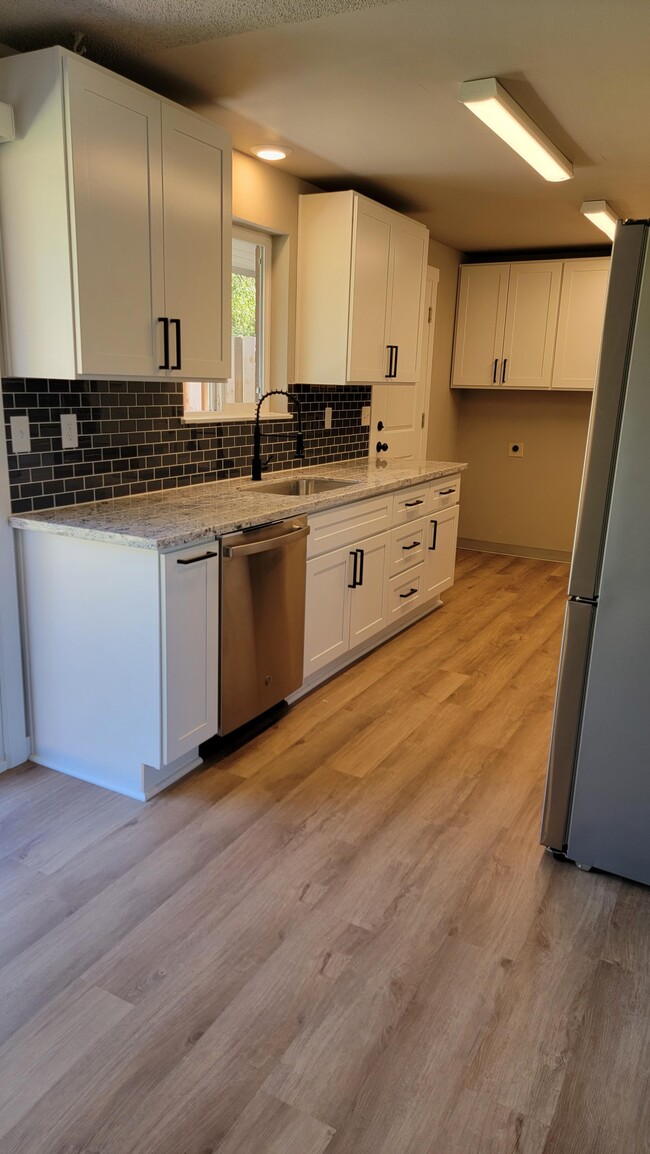 Kitchen - 3813 112th St E