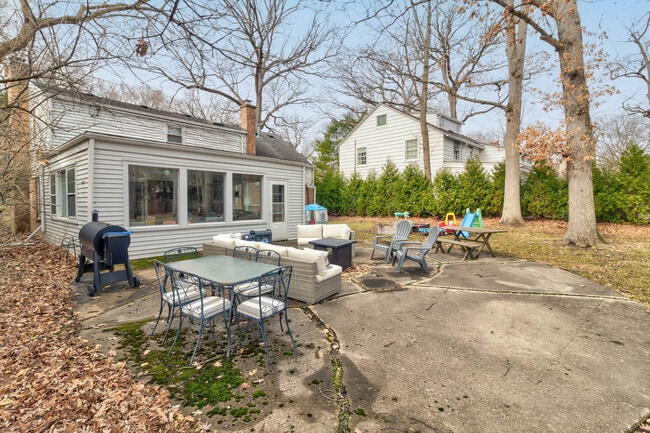 Building Photo - 1345 Lincoln Ave S