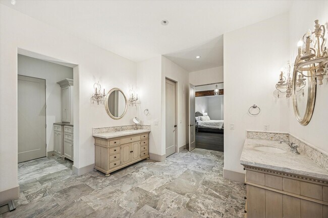 Building Photo - 5353 Lampasas St