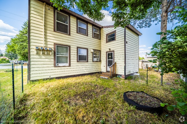 Building Photo - 725 2nd St