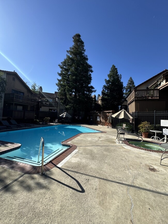 Building Photo - 2055 Sierra Rd