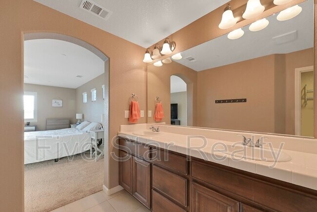 Building Photo - 5609 Peach Tree Dr