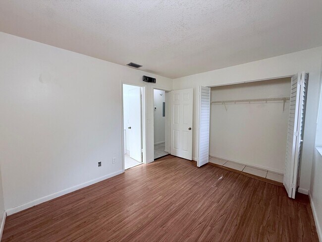 Building Photo - 3084 Collin Dr