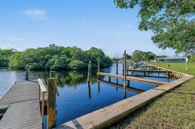 Building Photo - 1004 Stillwater Dr