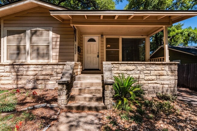 Building Photo - 3302 Hemlock-