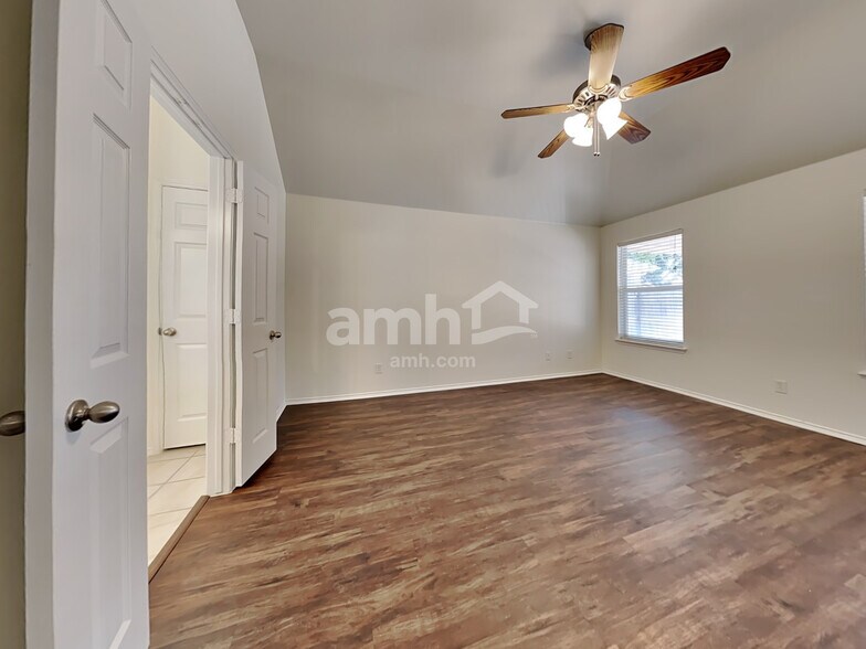 Building Photo - 4406 Shady Elm Dr