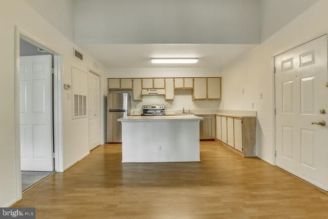 Building Photo - 3305 Wyndham Cir