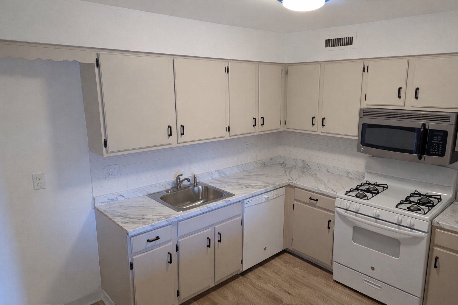 Building Photo - 47301 Delaire Landing Rd