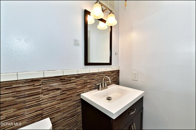 Building Photo - 10565 Murphy St