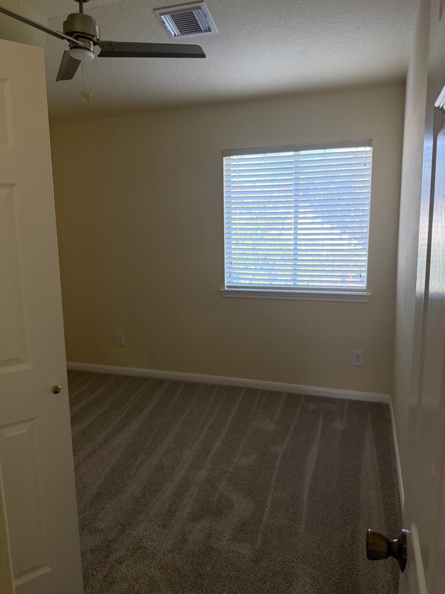 Building Photo - 3826 Silver Hawk Dr