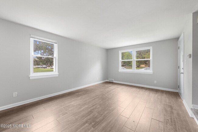 Building Photo - 317 Bath Ave