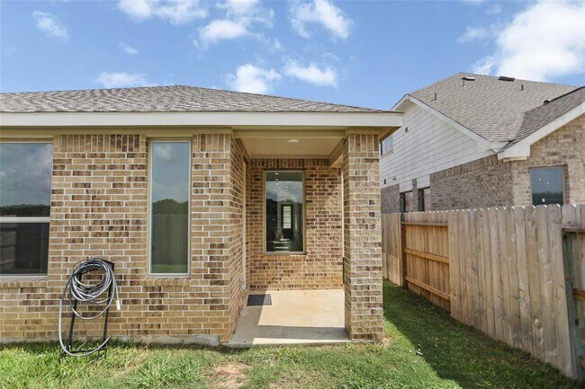 Building Photo - 28806 Bobcat Run Dr