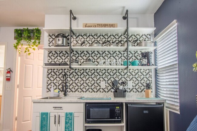 Building Photo - 2014 Newman St