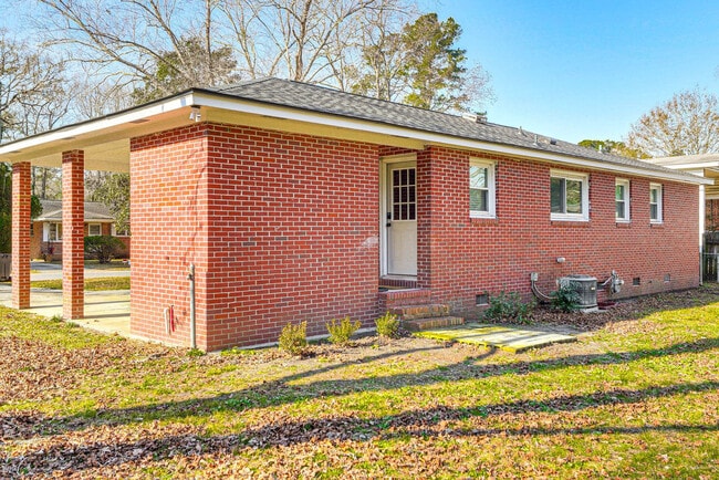 Building Photo - 7012 Terrace Dr