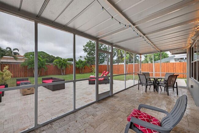 Building Photo - 2407 NE 17th Terrace