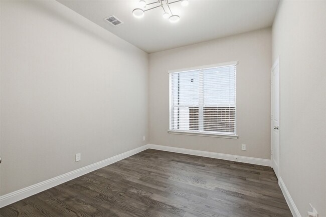 Building Photo - 3537 Ridgecross Dr