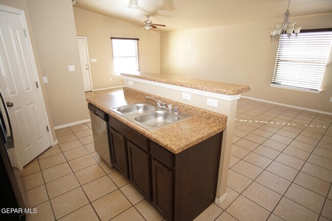 Building Photo - 14207 Otter Point Ct