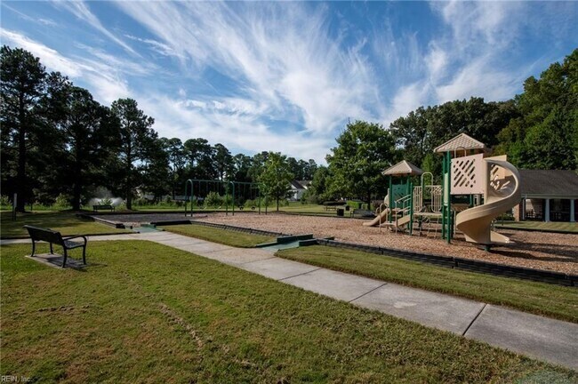 Building Photo - 956 Iron Bridge Dr