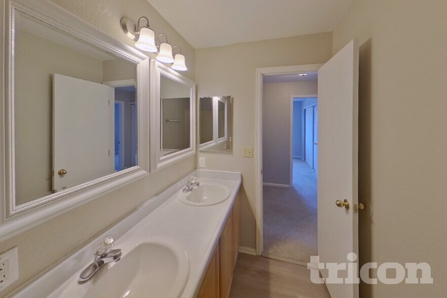 Building Photo - 6325 Blazing Star Dr