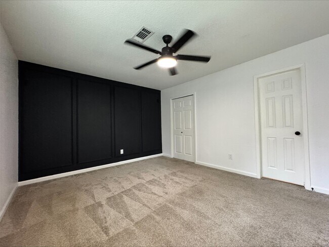 Building Photo - 1004 E Red Cedar Cir