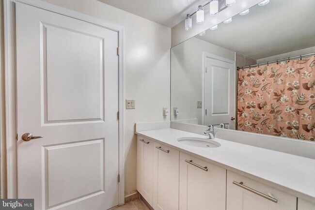 Building Photo - 5750 Bou Ave