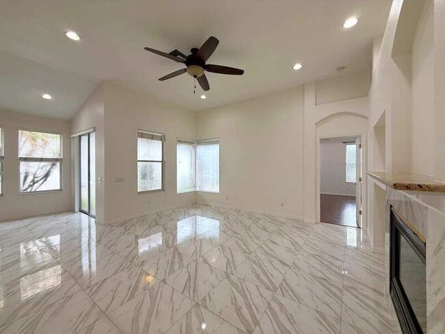 Building Photo - 9512 Greenpointe Dr