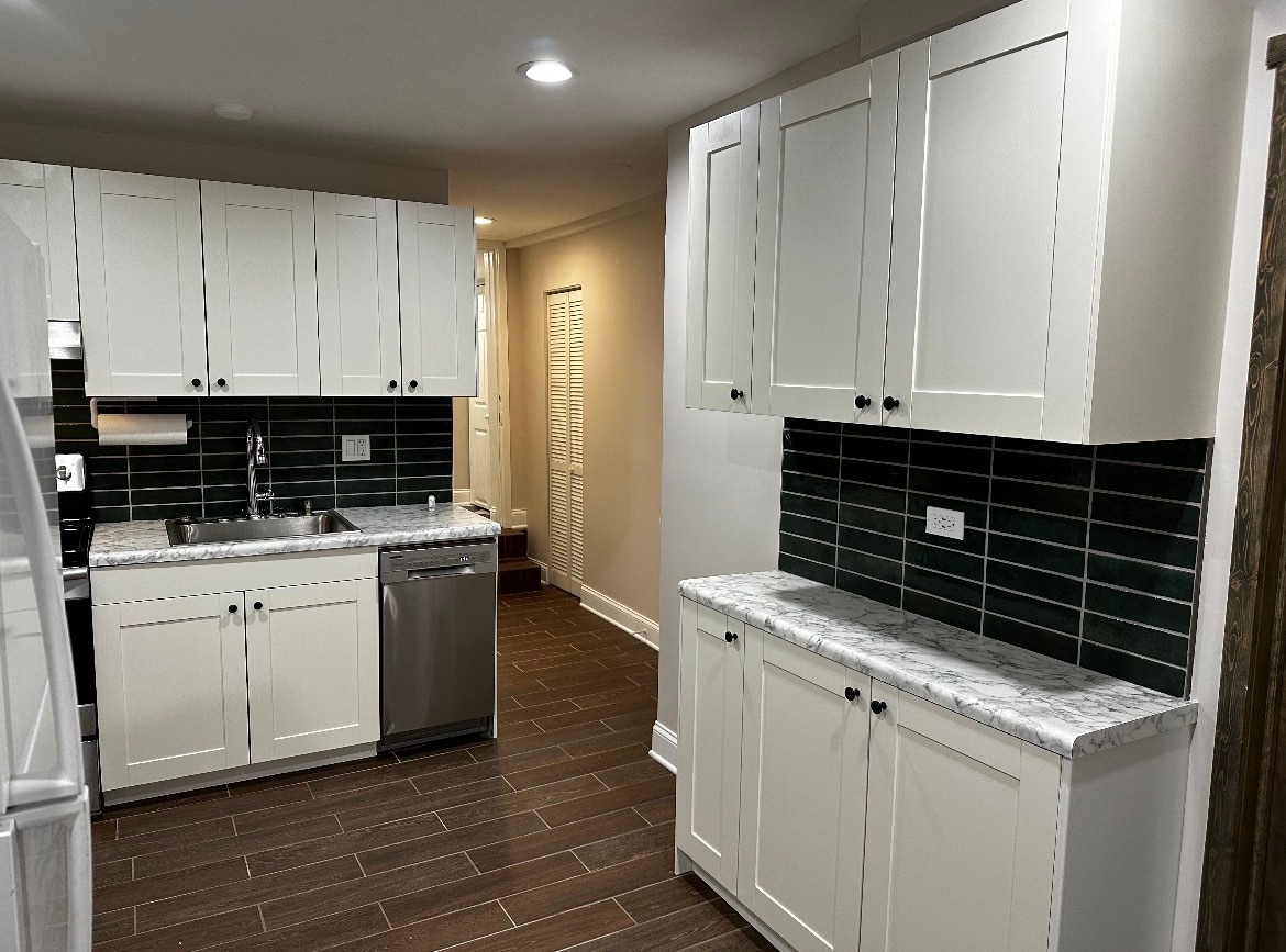 Modern kitchen - 4618 N Karlov Ave