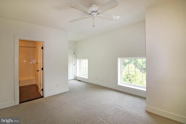 Building Photo - 71 N Main St