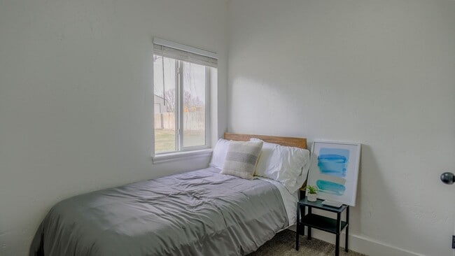 Building Photo - Fully furnished- Long and short term rental in Lehi! Boat and RV parking available.