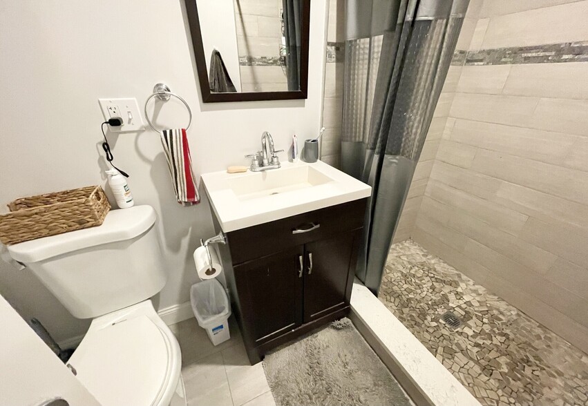 Building Photo - 800 Parker St