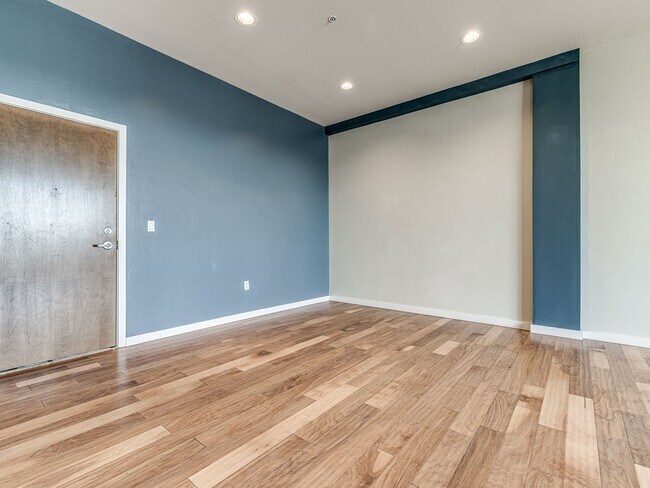 Building Photo - 3 Bedroom/2 Bath  Downtown OKC Condo WITH ...