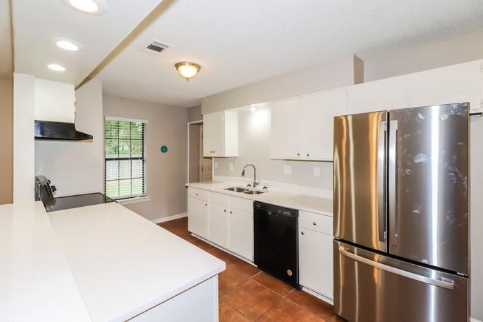 Building Photo - 3016 Shade Tree Cove