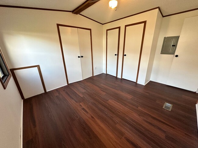 Building Photo - Newly Renovated 2-Bedroom in Rice, VA!