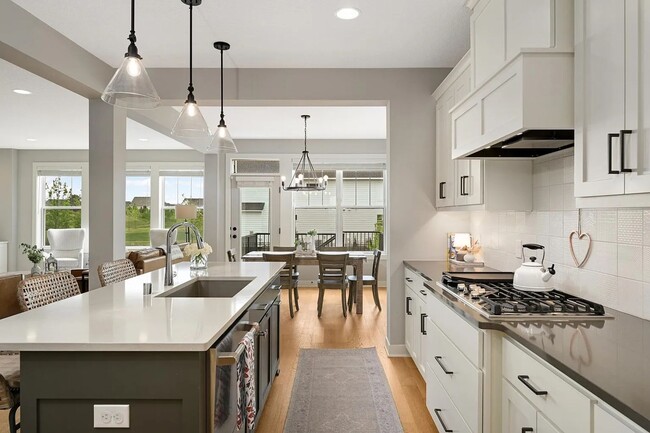 Building Photo - Absolutely stunning woodbury property for ...