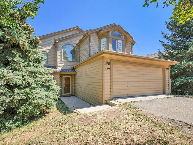 Primary Photo - 732 Calgary Way