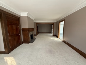 Building Photo - 2062 Robinwood Ave