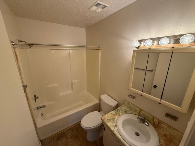 Building Photo - 4409 Bruhin Rd